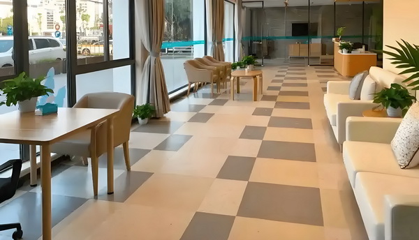 深圳市积分入户学习_佟丽娅儿子正脸曝光，五官气质超像爸爸 呆着太舒就怕坑里服